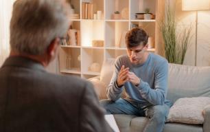 Patient and psychologist 