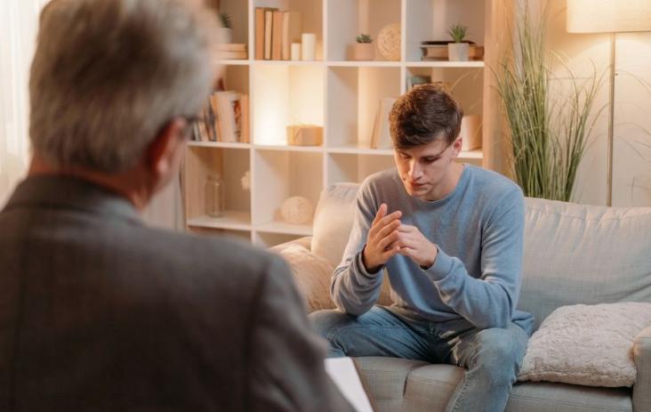 Patient and psychologist 